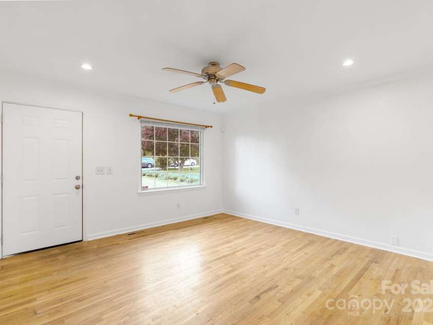 1483 Runabout Road, Pfafftown, NC 27040.  MLS# CAR4250556, YatesRealty ID 9014. 