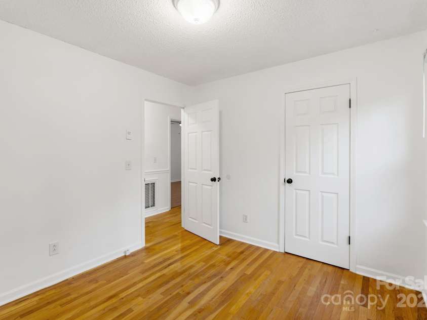 1483 Runabout Road, Pfafftown, NC 27040.  MLS# CAR4250556, YatesRealty ID 9014. 