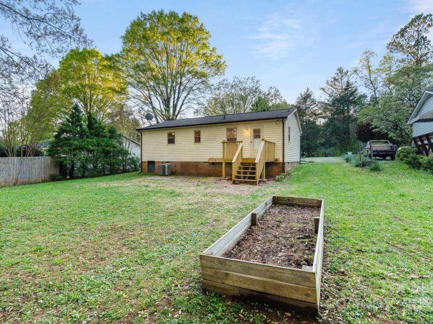 1483 Runabout Road, Pfafftown, NC 27040.  MLS# CAR4250556, YatesRealty ID 9014. 