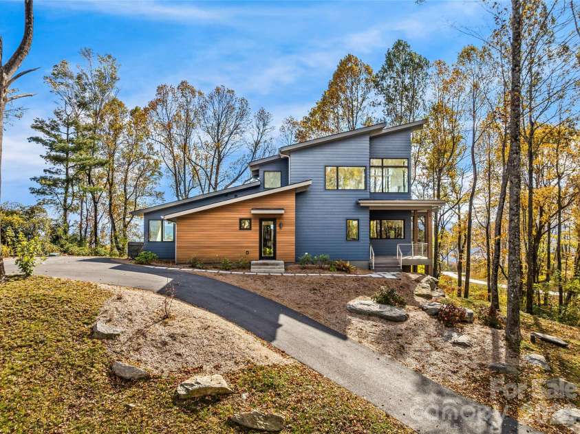 15 Laurel Ledge Way, Fletcher, NC 28732.  MLS# CAR4316029, YatesRealty ID 9014. Welcome to 15 Laurel Ledge!