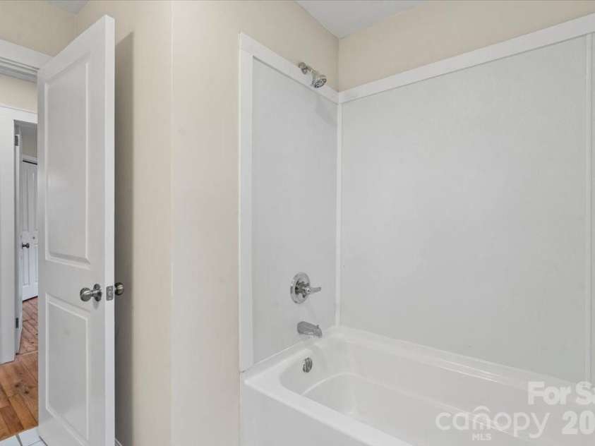 165 Lacy Street, Chester, SC 29706.  MLS# CAR4338472, YatesRealty ID 9016. Bathroom