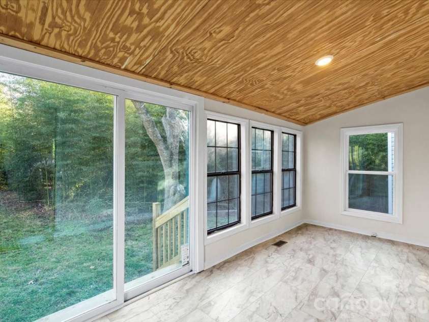 165 Lacy Street, Chester, SC 29706.  MLS# CAR4338472, YatesRealty ID 9016. Sunroom