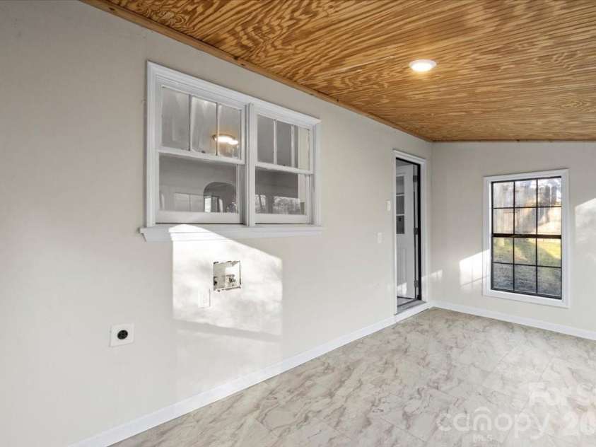 165 Lacy Street, Chester, SC 29706.  MLS# CAR4338472, YatesRealty ID 9016. Sunroom
