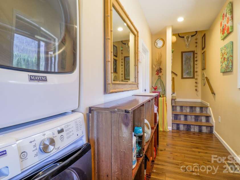 146 Green Briar Lane, Green Mountain, NC 28740.  MLS# CAR4287422, YatesRealty ID 9017. Laundry/Mud Room