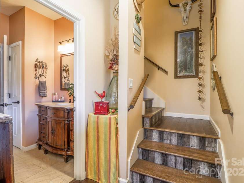 146 Green Briar Lane, Green Mountain, NC 28740.  MLS# CAR4287422, YatesRealty ID 9017. Main bath to Mud/Laundry To Upstairs Level