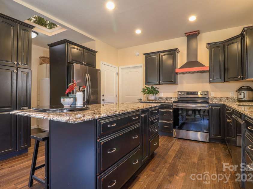 146 Green Briar Lane, Green Mountain, NC 28740.  MLS# CAR4287422, YatesRealty ID 9017. Main Level Kitchen