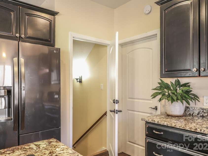 146 Green Briar Lane, Green Mountain, NC 28740.  MLS# CAR4287422, YatesRealty ID 9017. Main Level Kitchen To Basement