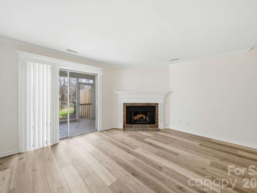 8217 Pineville Matthews Road, Charlotte, NC 28226.  MLS# CAR4371386, YatesRealty ID 9017. 