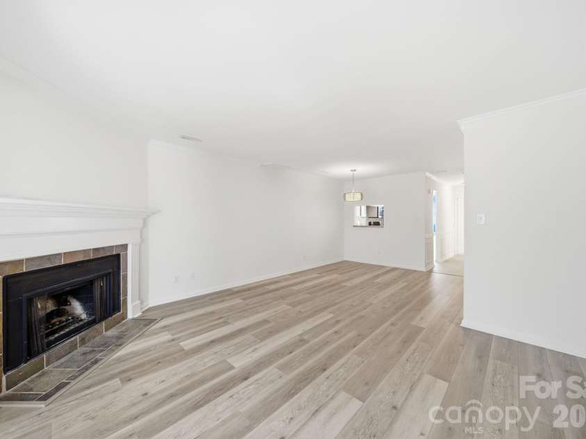 8217 Pineville Matthews Road, Charlotte, NC 28226.  MLS# CAR4371386, YatesRealty ID 9017. 