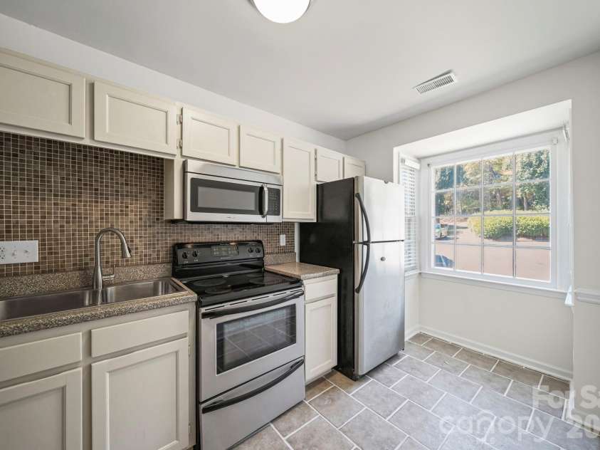 8217 Pineville Matthews Road, Charlotte, NC 28226.  MLS# CAR4371386, YatesRealty ID 9017. 