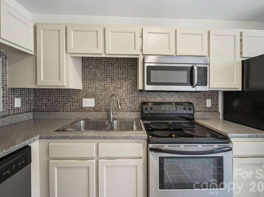 8217 Pineville Matthews Road, Charlotte, NC 28226.  MLS# CAR4371386, YatesRealty ID 9017. 