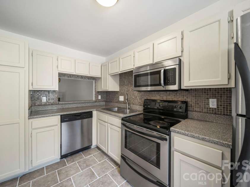 8217 Pineville Matthews Road, Charlotte, NC 28226.  MLS# CAR4371386, YatesRealty ID 9017. 
