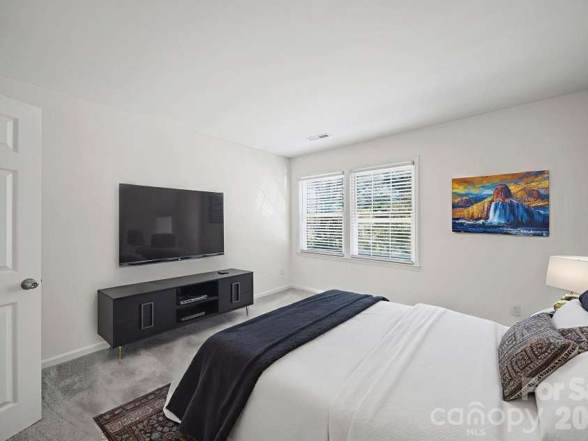 8217 Pineville Matthews Road, Charlotte, NC 28226.  MLS# CAR4371386, YatesRealty ID 9017. 