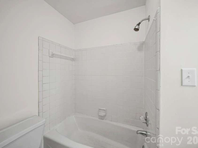 8217 Pineville Matthews Road, Charlotte, NC 28226.  MLS# CAR4371386, YatesRealty ID 9017. 