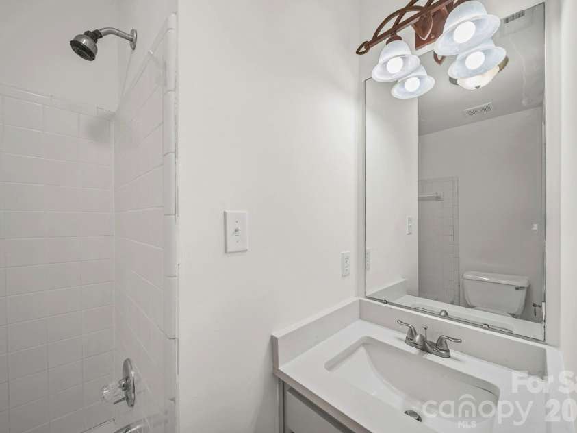 8217 Pineville Matthews Road, Charlotte, NC 28226.  MLS# CAR4371386, YatesRealty ID 9017. 