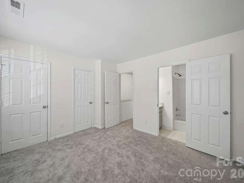 8217 Pineville Matthews Road, Charlotte, NC 28226.  MLS# CAR4371386, YatesRealty ID 9017. 