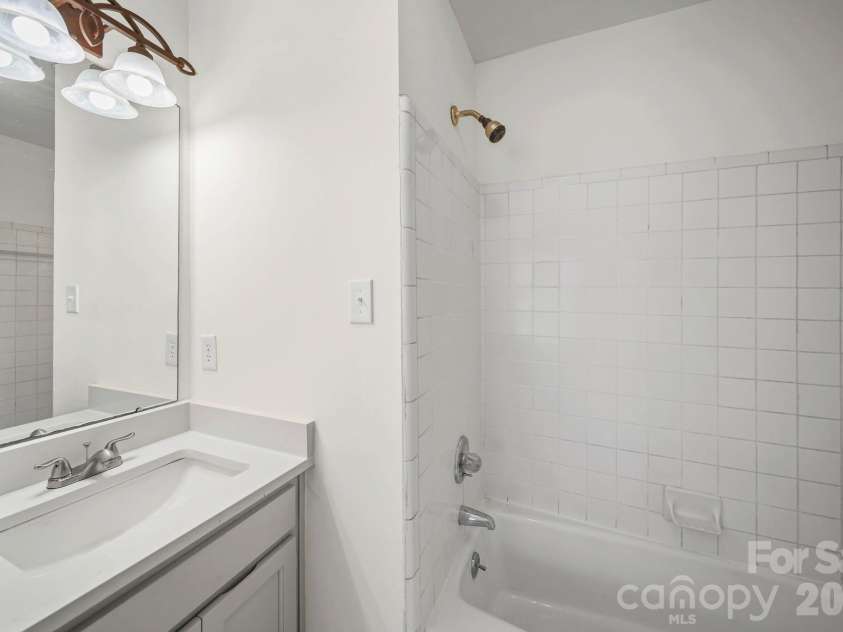 8217 Pineville Matthews Road, Charlotte, NC 28226.  MLS# CAR4371386, YatesRealty ID 9017. 
