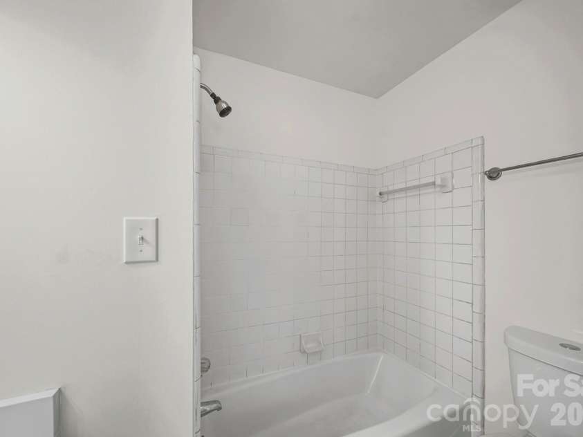 8217 Pineville Matthews Road, Charlotte, NC 28226.  MLS# CAR4371386, YatesRealty ID 9017. 