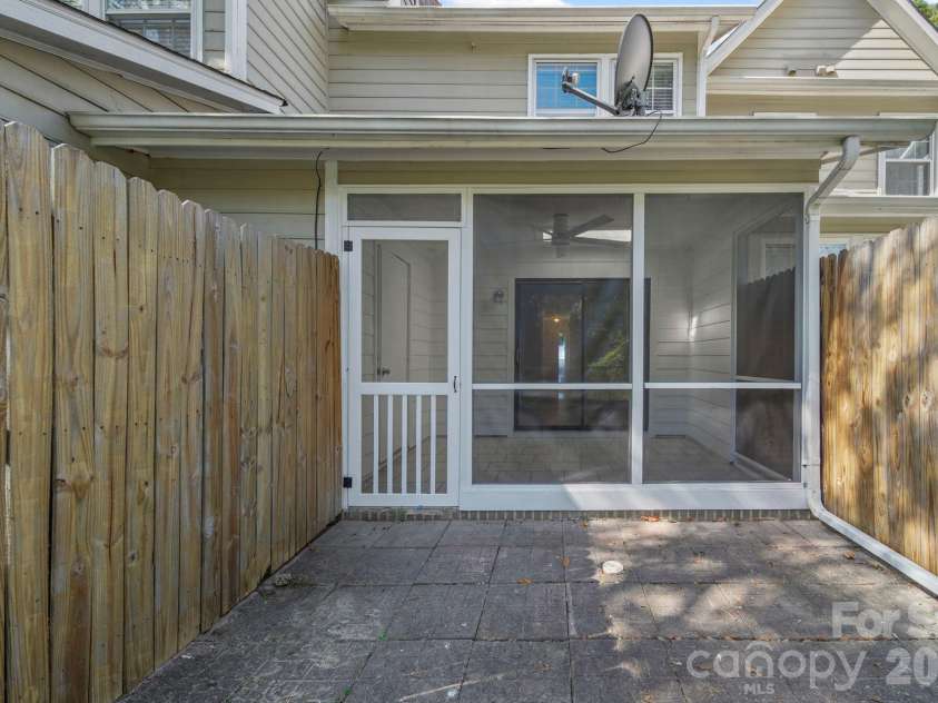 8217 Pineville Matthews Road, Charlotte, NC 28226.  MLS# CAR4371386, YatesRealty ID 9017. 