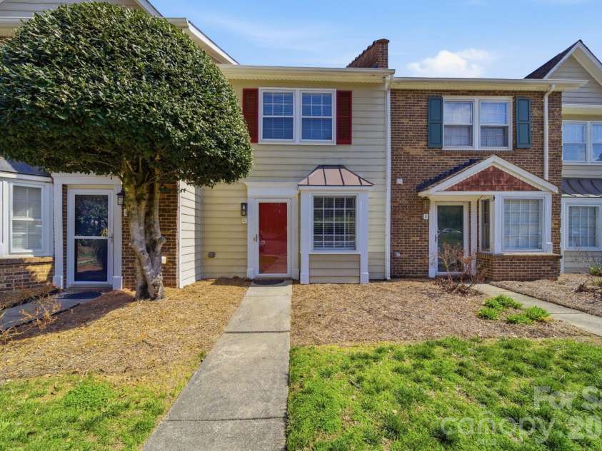 8217 Pineville Matthews Road, Charlotte, NC 28226.  MLS# CAR4371386, YatesRealty ID 9017. 