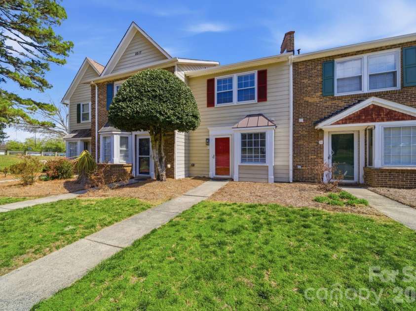 8217 Pineville Matthews Road, Charlotte, NC 28226.  MLS# CAR4371386, YatesRealty ID 9017. 