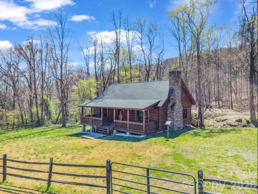 175 Pink Campbell Road, Landrum, SC 29356.  MLS# CAR4359870, YatesRealty ID 9018. Right side with mountain view in the background.