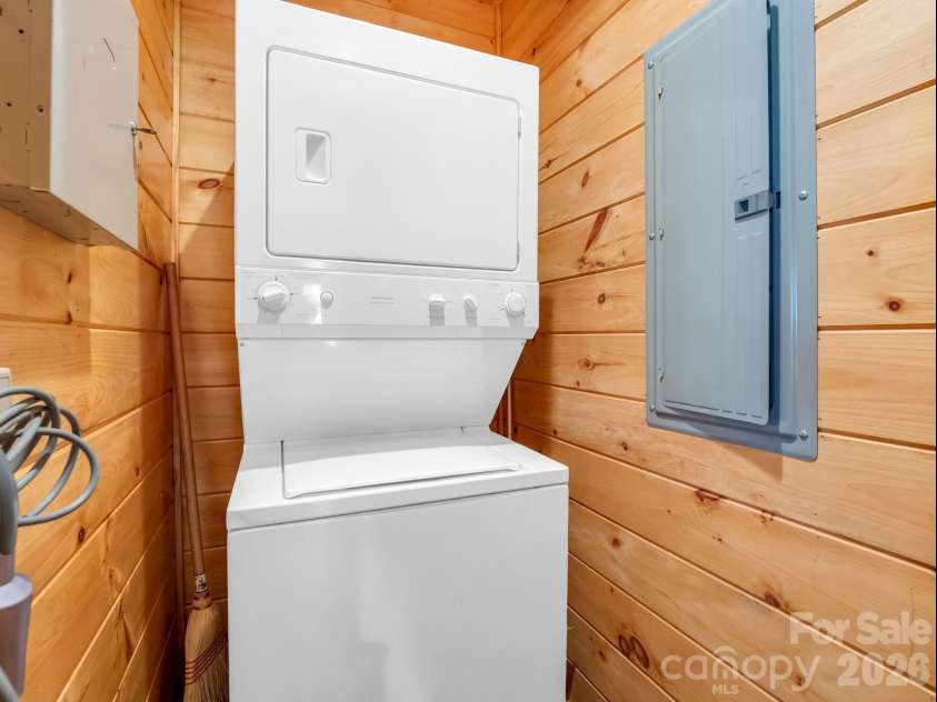 175 Pink Campbell Road, Landrum, SC 29356.  MLS# CAR4359870, YatesRealty ID 9018. Stackable washer/dryer located in the utility closet conveys.