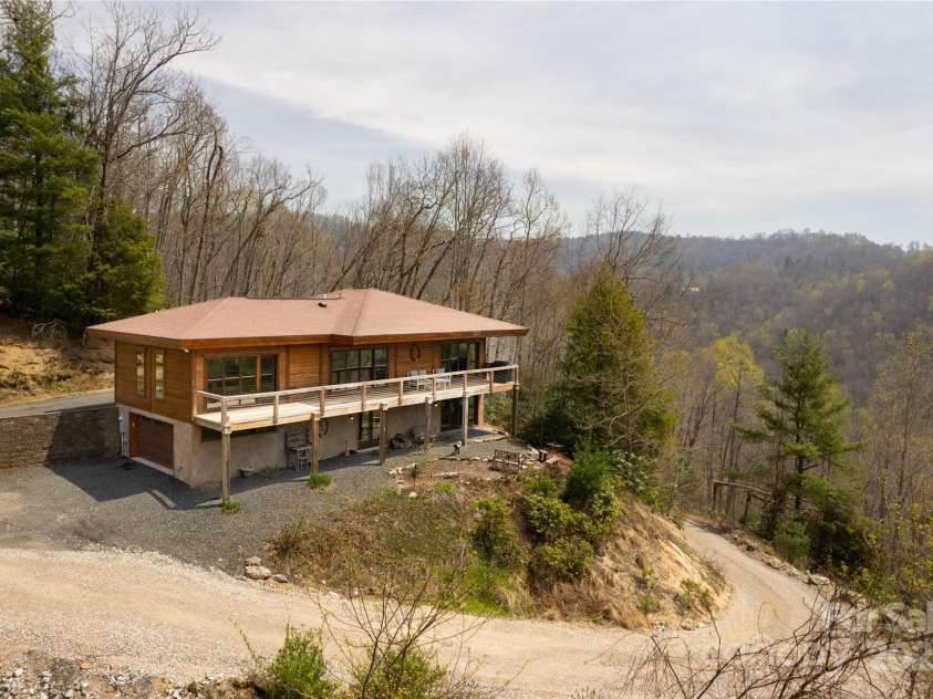 263 Mine Cove Road, Spruce Pine, NC 28777.  MLS# CAR4244163, YatesRealty ID 9018. Natural beauty and privacy.