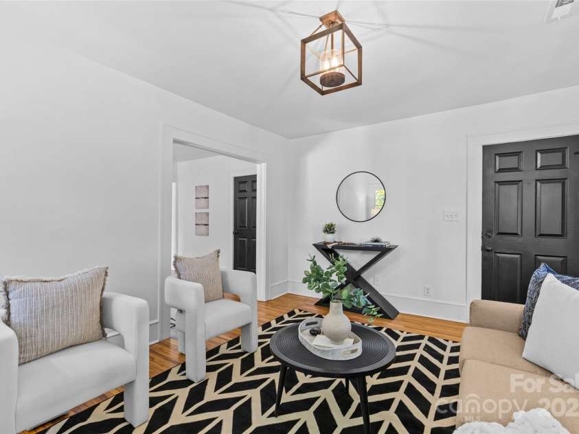 1517 Cleveland Avenue, Charlotte, NC 28203.  MLS# CAR4232687, YatesRealty ID 9019. 