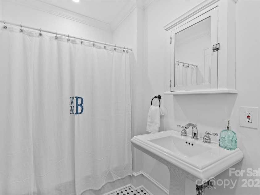 1517 Cleveland Avenue, Charlotte, NC 28203.  MLS# CAR4232687, YatesRealty ID 9019. 