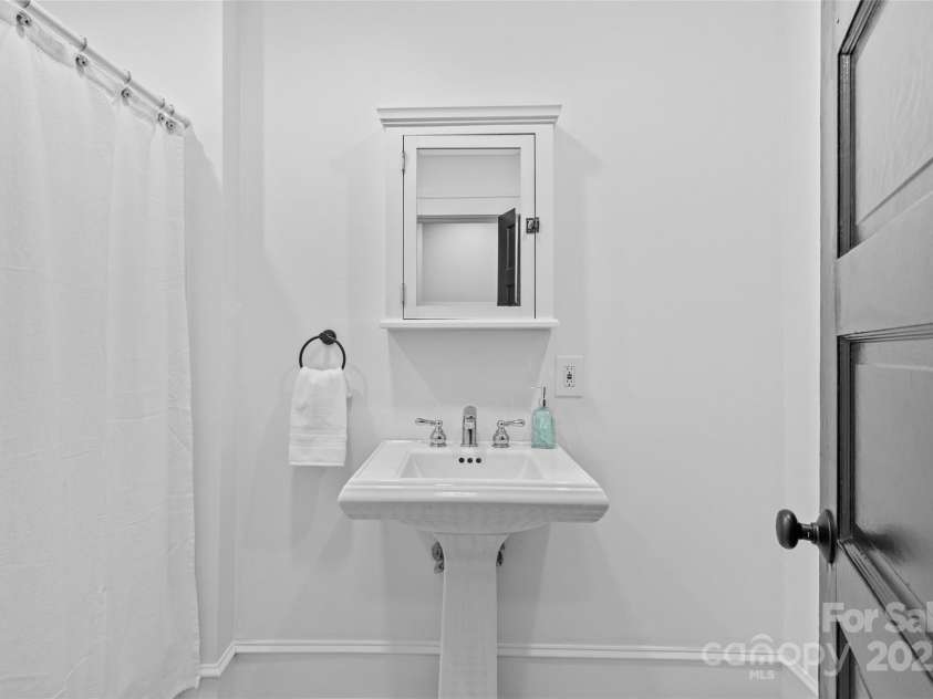 1517 Cleveland Avenue, Charlotte, NC 28203.  MLS# CAR4232687, YatesRealty ID 9019. 