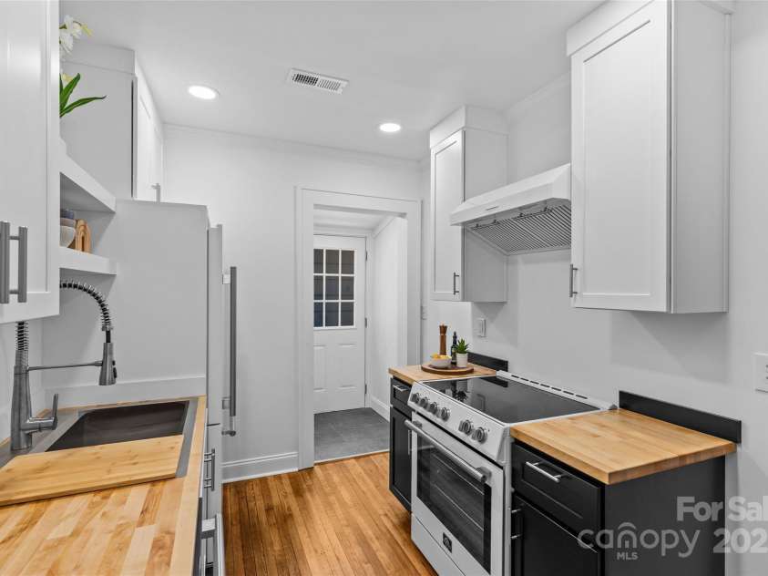 1517 Cleveland Avenue, Charlotte, NC 28203.  MLS# CAR4232687, YatesRealty ID 9019. 