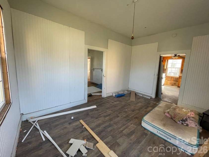 35 Center Street, Great Falls, SC 29055.  MLS# CAR4334784, YatesRealty ID 902. 