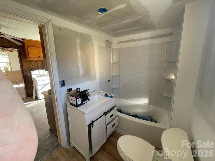 35 Center Street, Great Falls, SC 29055.  MLS# CAR4334784, YatesRealty ID 902. 