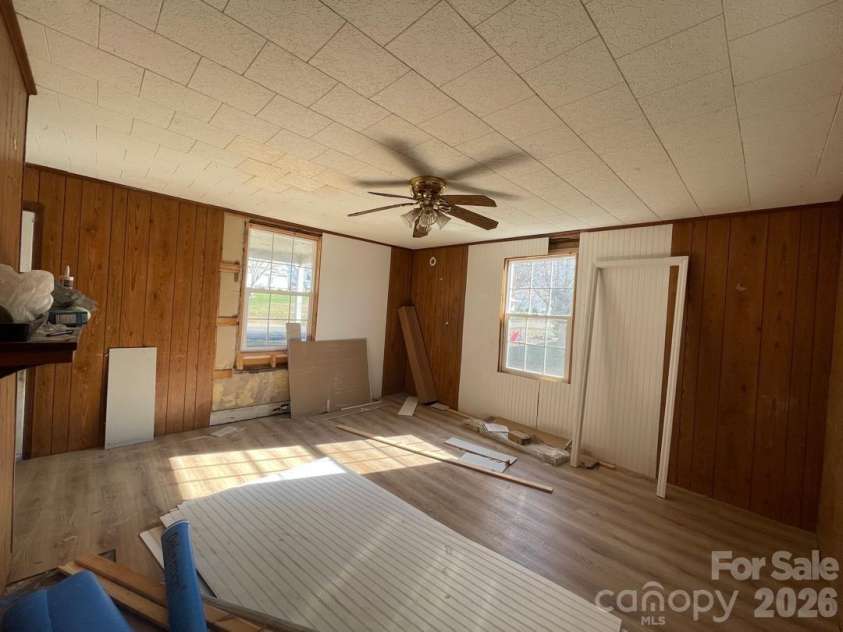 35 Center Street, Great Falls, SC 29055.  MLS# CAR4334784, YatesRealty ID 902. 