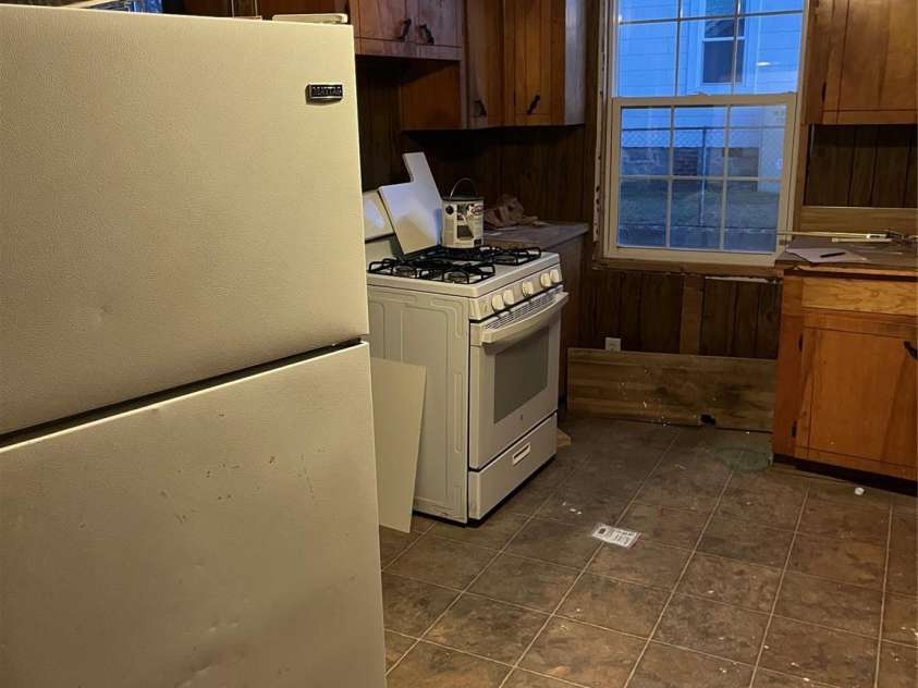 35 Center Street, Great Falls, SC 29055.  MLS# CAR4334784, YatesRealty ID 902. 