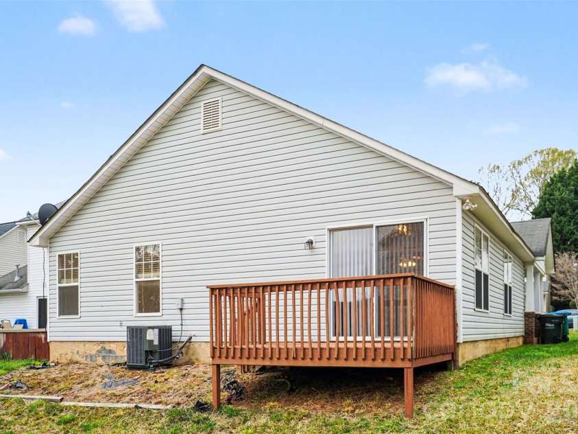 205 Amir Circle, Matthews, NC 28105.  MLS# CAR4356805, YatesRealty ID 9020. 