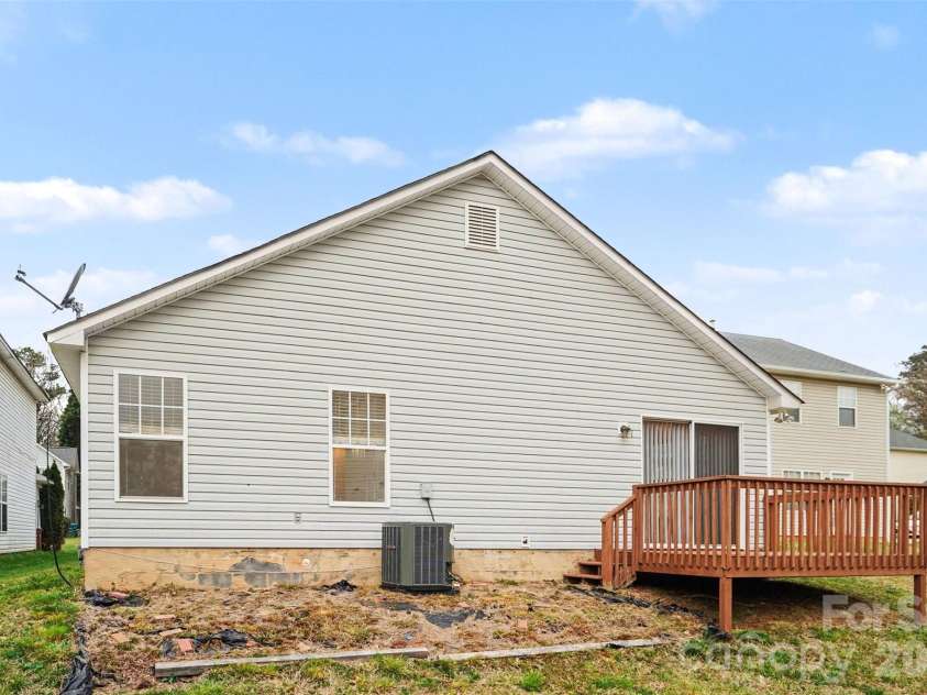 205 Amir Circle, Matthews, NC 28105.  MLS# CAR4356805, YatesRealty ID 9020. 