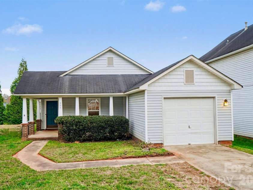205 Amir Circle, Matthews, NC 28105.  MLS# CAR4356805, YatesRealty ID 9020. 