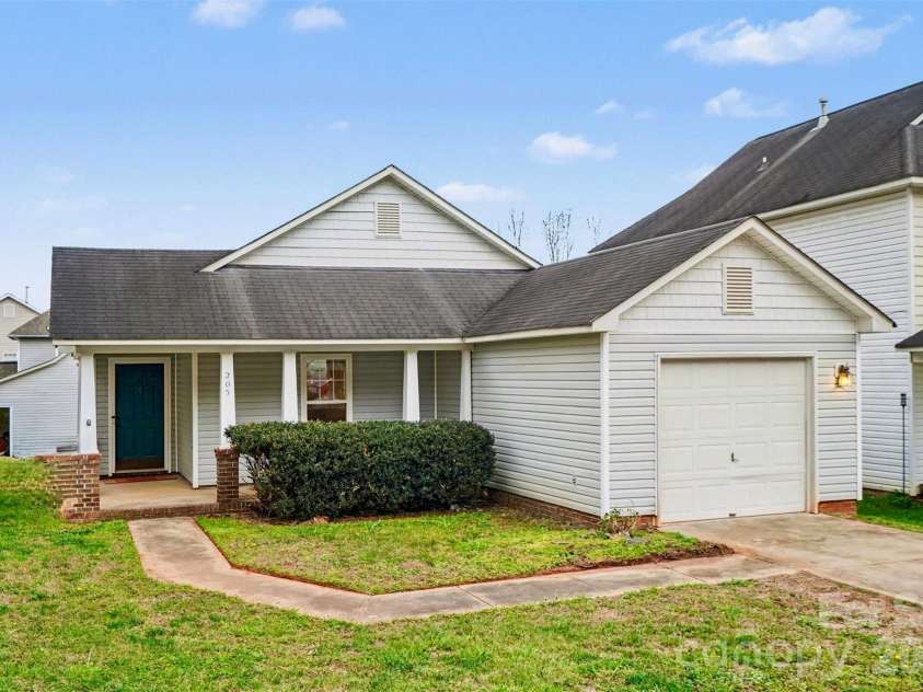 205 Amir Circle, Matthews, NC 28105.  MLS# CAR4356805, YatesRealty ID 9020. 