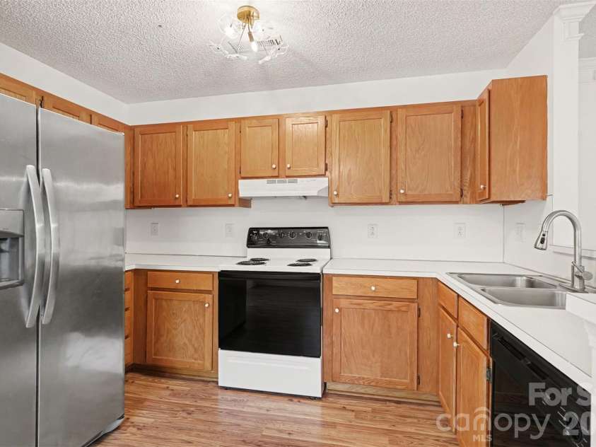 205 Amir Circle, Matthews, NC 28105.  MLS# CAR4356805, YatesRealty ID 9020. Kitchen