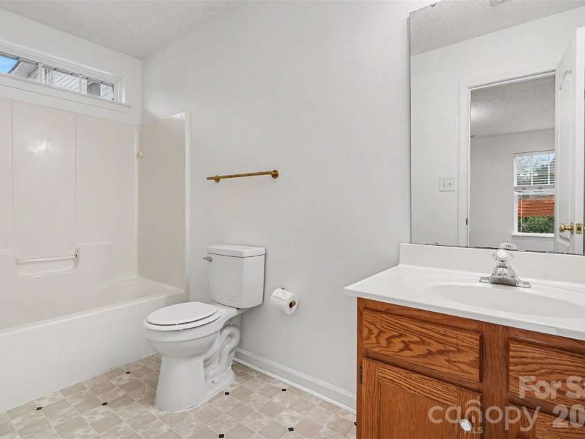 205 Amir Circle, Matthews, NC 28105.  MLS# CAR4356805, YatesRealty ID 9020. Primary Bathroom