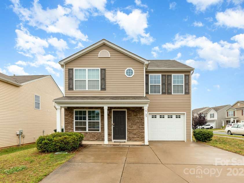 3033 Green Apple Drive, Dallas, NC 28034.  MLS# CAR4250070, YatesRealty ID 9021. 