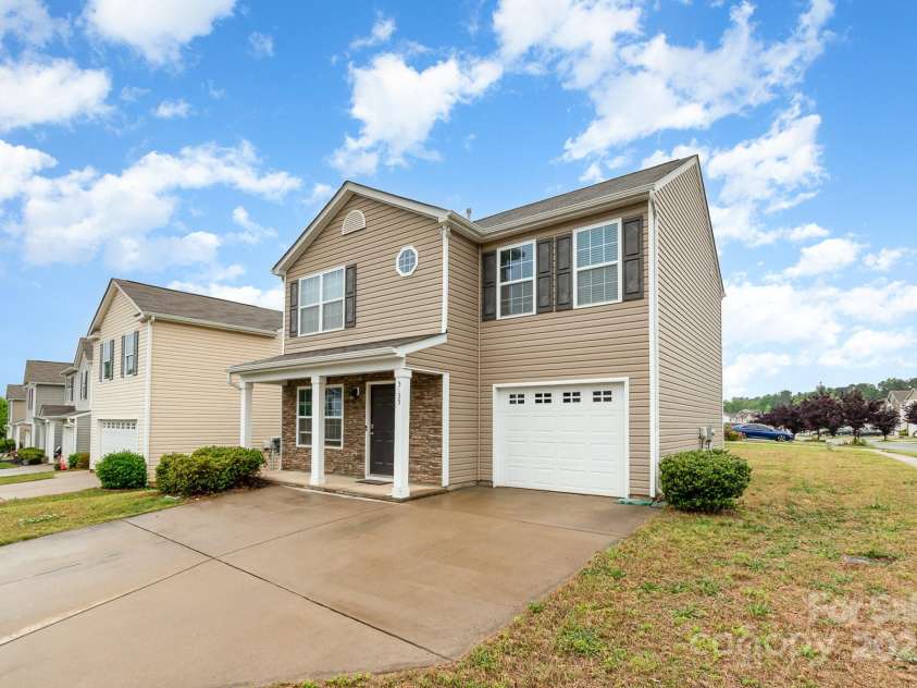 3033 Green Apple Drive, Dallas, NC 28034.  MLS# CAR4250070, YatesRealty ID 9021. 