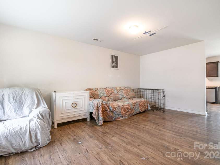 3033 Green Apple Drive, Dallas, NC 28034.  MLS# CAR4250070, YatesRealty ID 9021. 