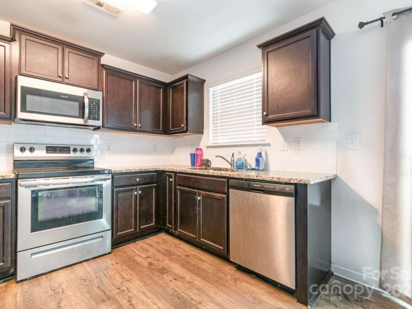 3033 Green Apple Drive, Dallas, NC 28034.  MLS# CAR4250070, YatesRealty ID 9021. 