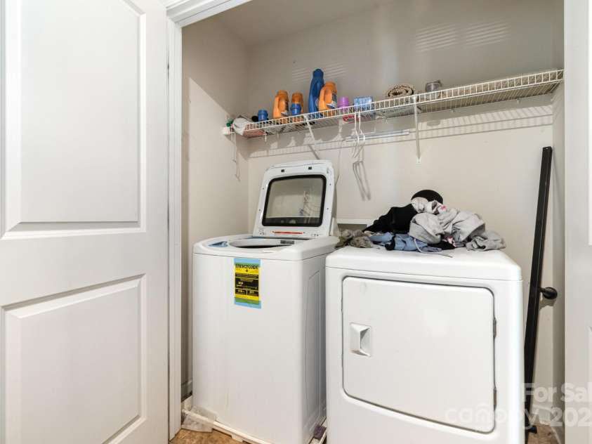 3033 Green Apple Drive, Dallas, NC 28034.  MLS# CAR4250070, YatesRealty ID 9021. 