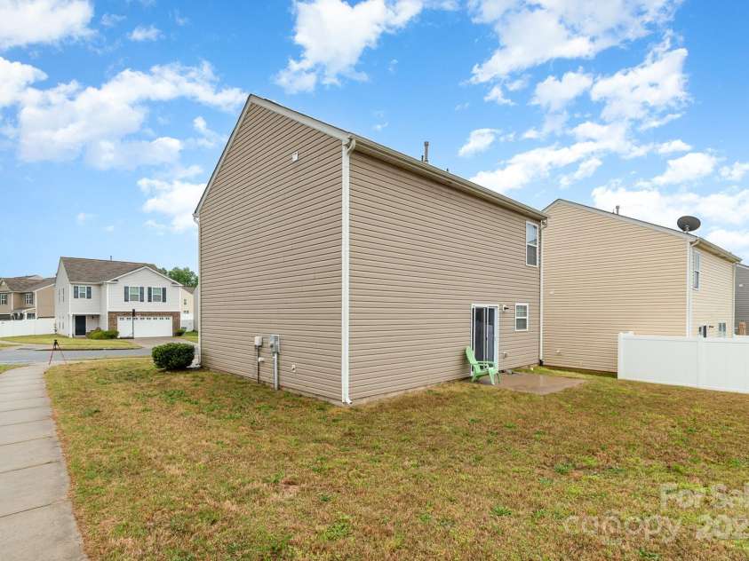 3033 Green Apple Drive, Dallas, NC 28034.  MLS# CAR4250070, YatesRealty ID 9021. 