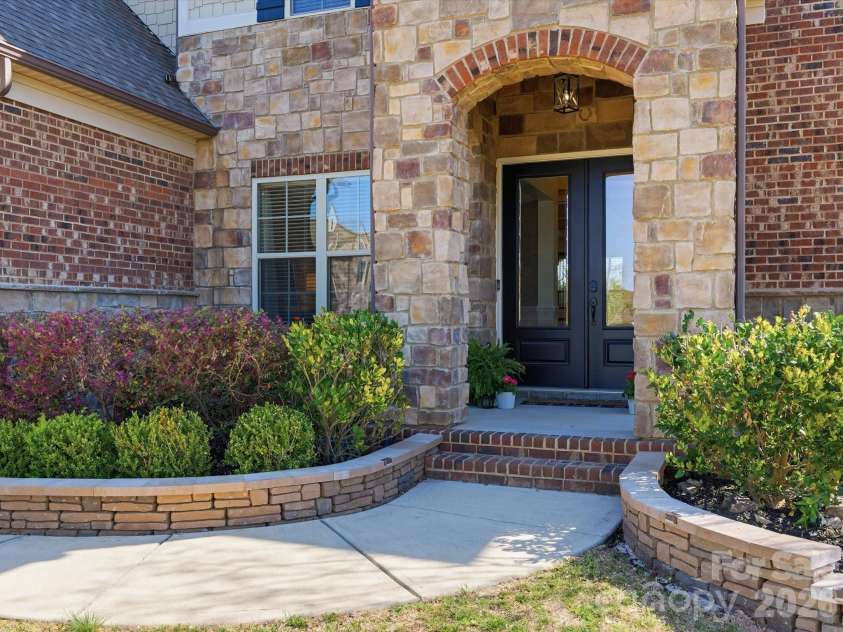 8000 Fallondale Road, Waxhaw, NC 28173.  MLS# CAR4362638, YatesRealty ID 9022. 