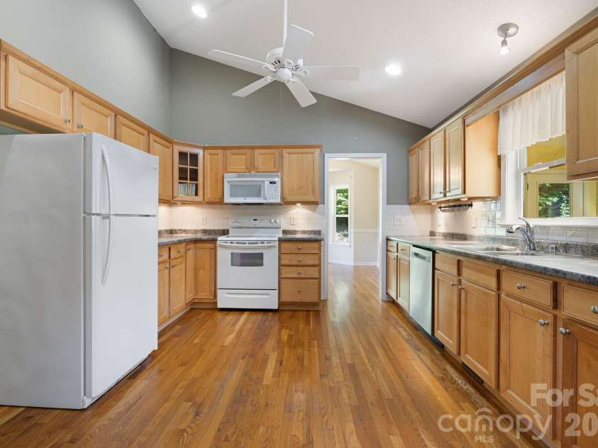 207 Christina Court, Asheville, NC 28806.  MLS# CAR4330846, YatesRealty ID 9023. 